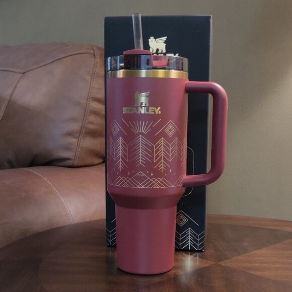 Stanley Winterscape Quencher H2.0 Flowstate 40 oz NEW IN BOX Cranberry - Picture 4 of 6